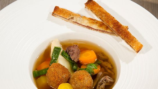 © Interspot Klare Ganslsuppe