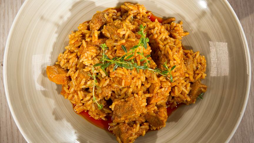 Reisfleisch mit Karotten-Curry-Salat