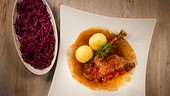 Martinigansl mit Rotkraut und Erdäpfelknödeln