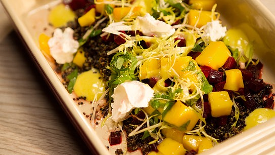 Quinoa-Salat mit Ziegenfrischkäse und Lemon Curd