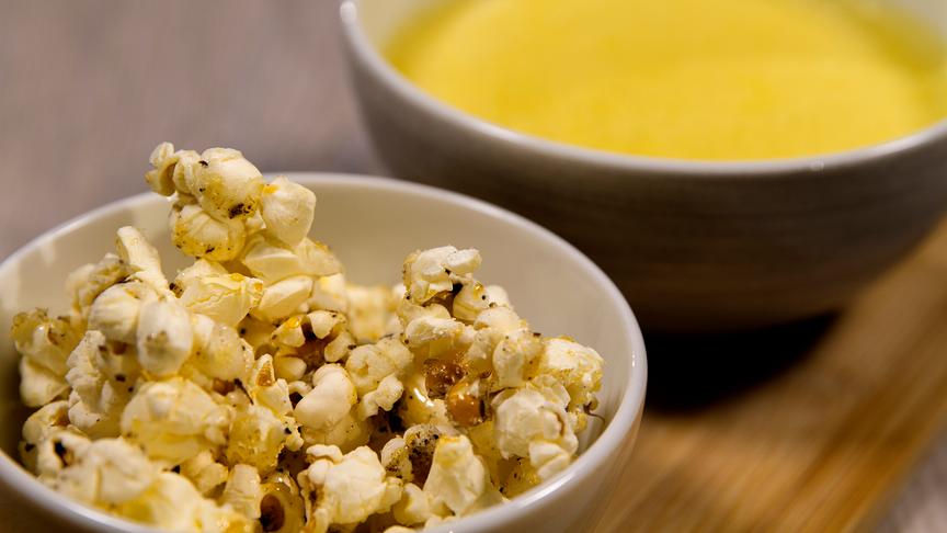 Kukuruzsuppe mit Limetten-Szechuan-Popcorn