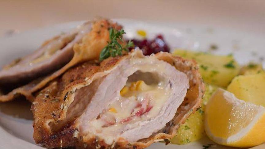 © ORF Auwirtschnitzel (steir. Cordon bleu) mit Maisschöberl