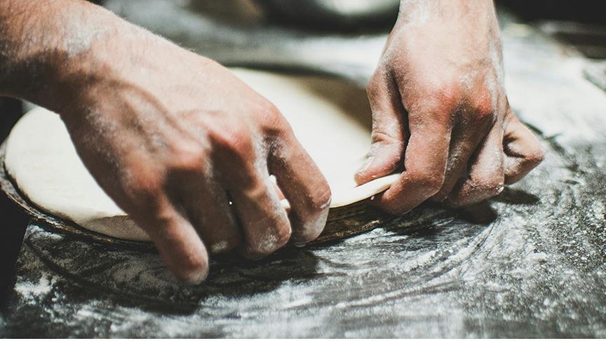 © Foto: Unsplash (Beispielfoto) Pizzateig
