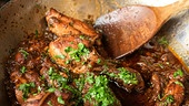 Bruderhahn geschmort und gebraten