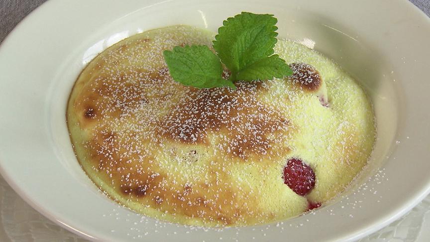 © ORF Erdbeeren und Rhabarber mit Topfencreme überbacken