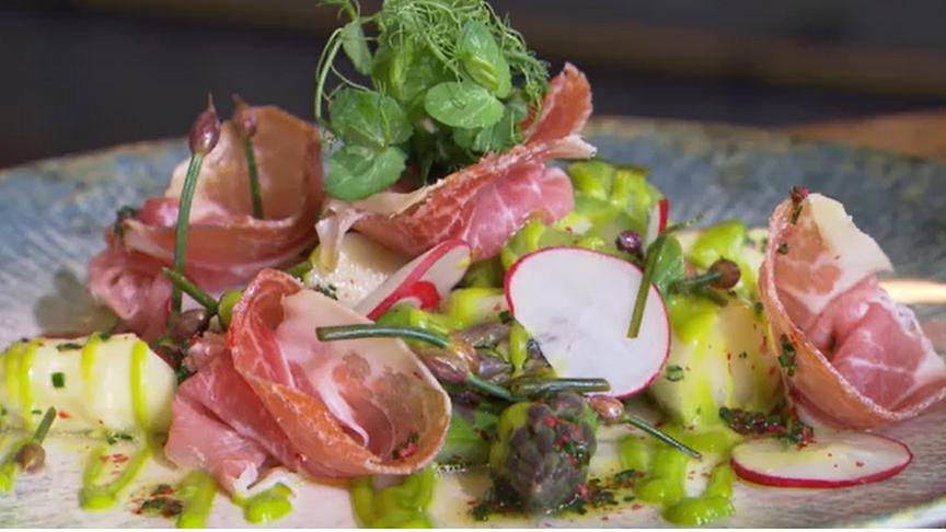 Leichter Spargelsalat mit istrischem Pršut (Prosciutto)