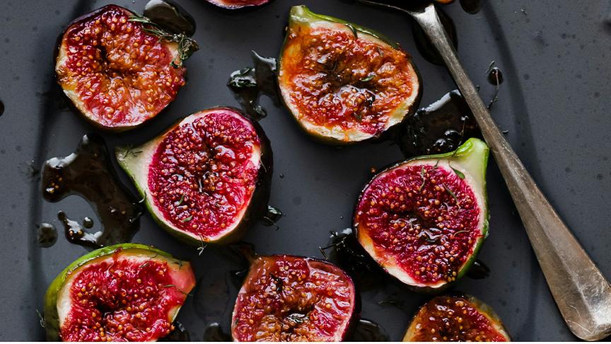 © Unsplash (Beispielfoto) Gegrillte Feigen mit Burrata, Speck und Rosmarin