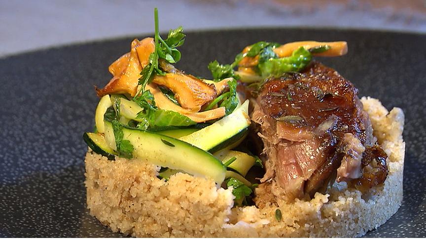 Geschmorte Lammschulter mit Eierschwammerlsterz