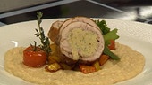 Hühner-Roulade mit Maispolenta und Wurzelgemüse