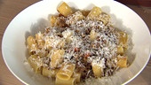 Rehsugo mit Pasta