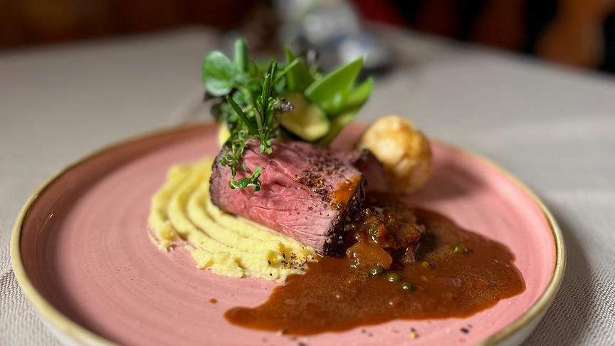 © ORF Rosa gebratenes Roastbeef