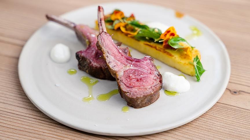 Rosa Lammrücken mit Polenta