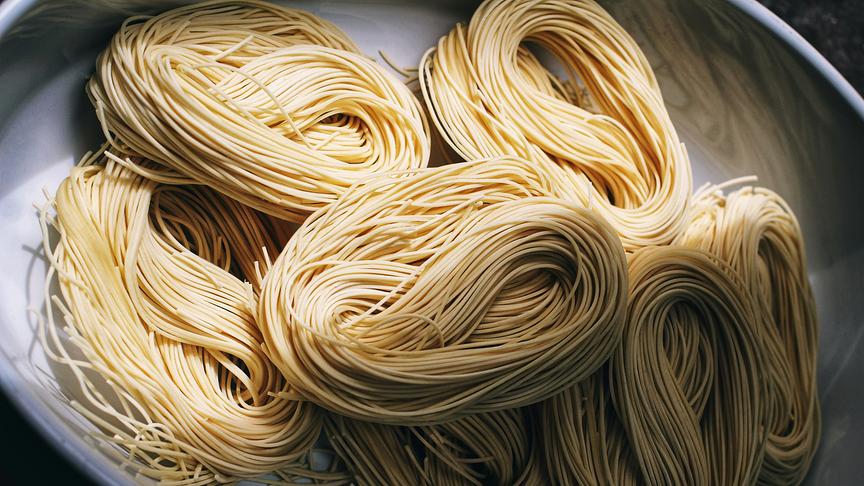 © Unsplash (Beispielfoto) Selbstgemachte chinesische Nudeln