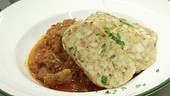 Szegediner Krautfleisch mit Semmelknödel