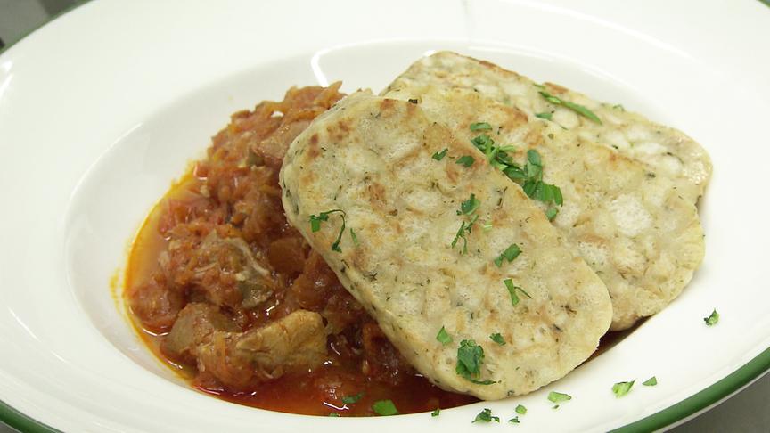 Szegediner Krautfleisch mit Semmelknödel