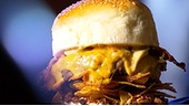 Tiroler Chili Cheese Burger
