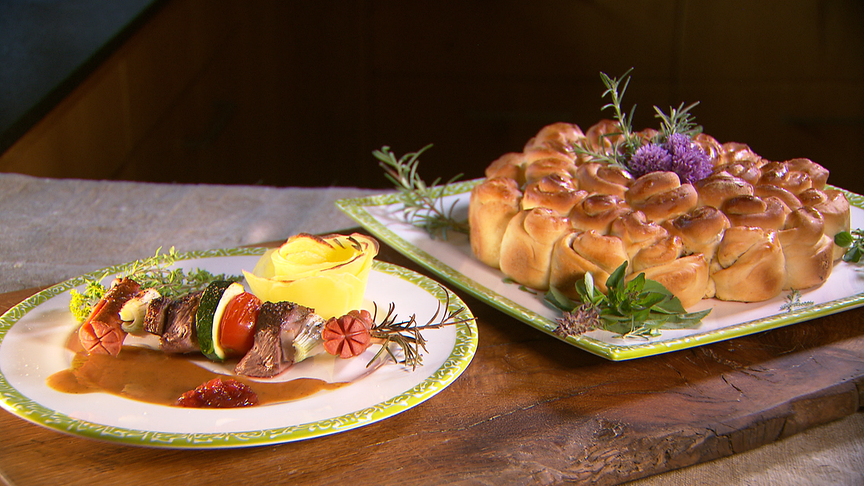 © ORF Wildspieße mit Zupfbrot und Kartoffelrose