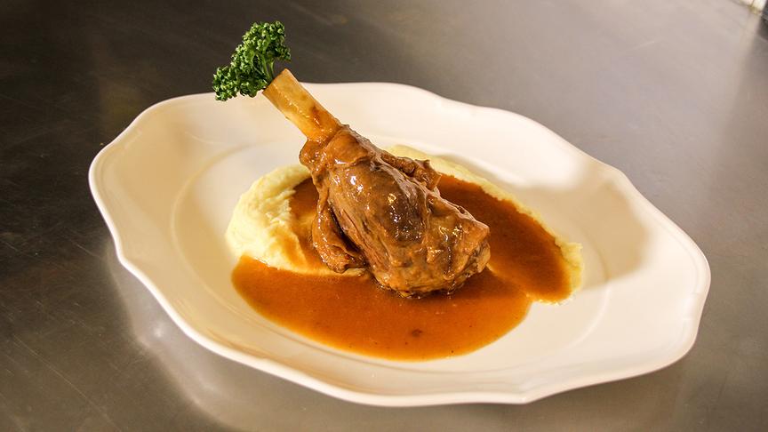 Im Bild: Osterlammhaxn.