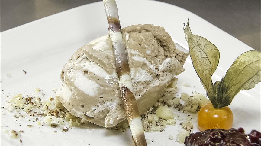 Im Bild: Nachspeise mit Eis am Ostersonntag.