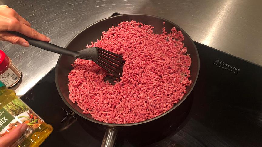 © Marc Pircher Marc Pircher beim Spaghettikochen