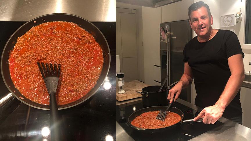 © Marc Pircher Marc Pircher beim Spaghettikochen