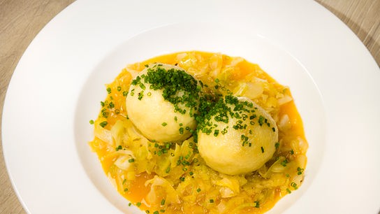 © Interspot Blunznknödel mit Spitzkraut