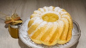 Briochegugelhupf mit Orangen-Zimt-Marmelade