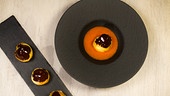Brandteigkrapferl, Vanillecreme, Erdbeeren 