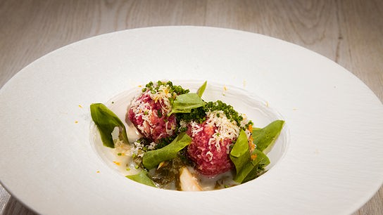 © Interspot Raunaknödel mit Selchfischsauce, Sauerampfer und Kren