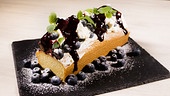 Zitronensandkuchen mit Heidelbeeren
