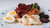 Terrine vom Spargel, Knusperschinken, Karotten-Himbeer-Vinaigrette