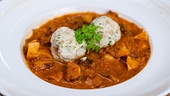 Schwammerlgulasch mit Semmelknödel