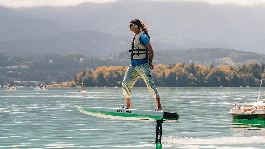 © Foto: Simeon Baker Silvia unterwegs am Faaker See.