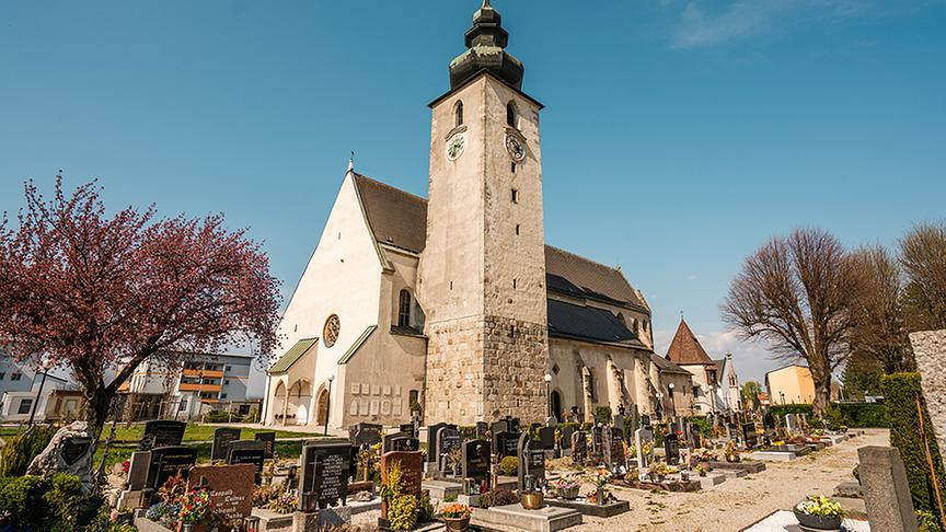 In Enns darf ein Besuch der historischen Basilika St. Laurenz nicht fehlen.