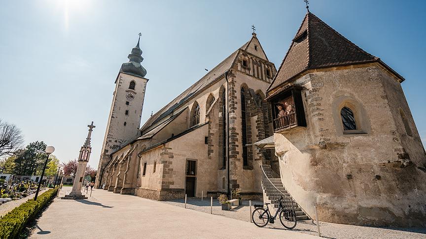 Die ältesten Mauern der archäologischen Grabungen unter der Basilika St. Laurenz, stammen aus römischer Zeit.