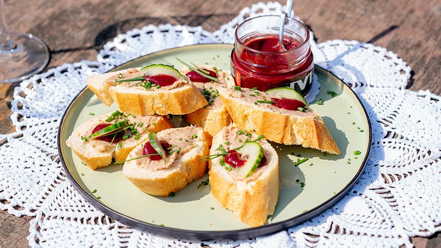 Auch Brotaufstriche gehören zum Sortiment.