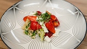 Couscous. Staudensellerie. Erdbeeren.