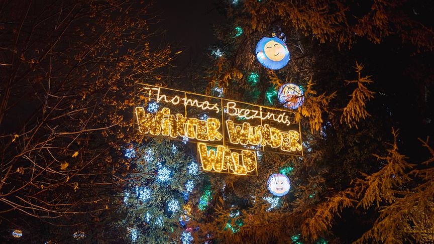 © Silvia Schneider GmbH/ Simeon Baker Silvia Schneider am Adventmarkt Villach