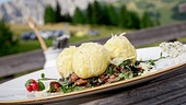 Almschottenknödel mit Mangoldgemüse