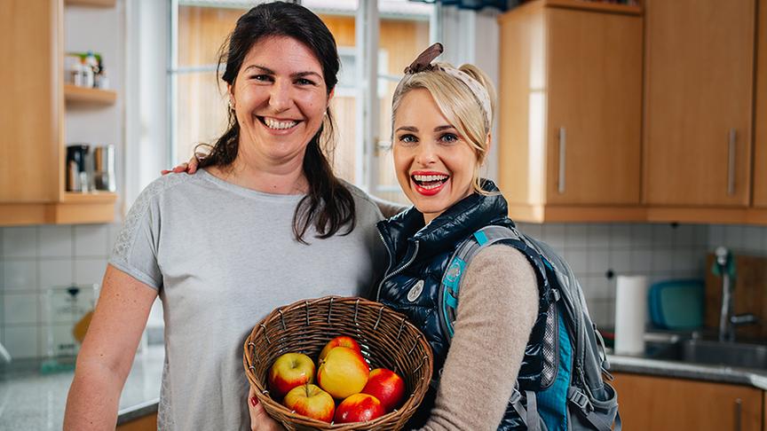 Silvia mit Apfelbäuerin Sigrid Allerstorfer 