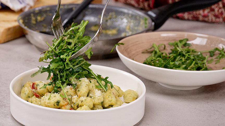 Bärlauch-Gnocchi mit Parmesanchips