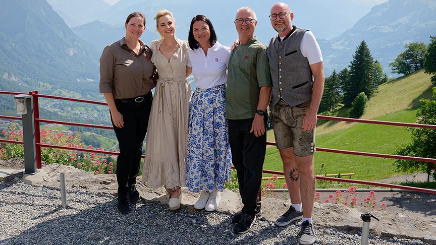 Das Team des Berggasthauses Masescha (2. von rechts: Gastkoch Fred Fehr).
