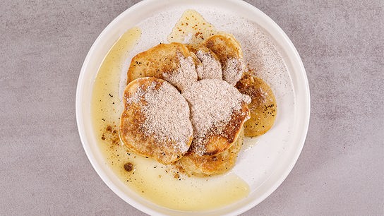 Böhmische Dalken mit Butter und Zimtzucker