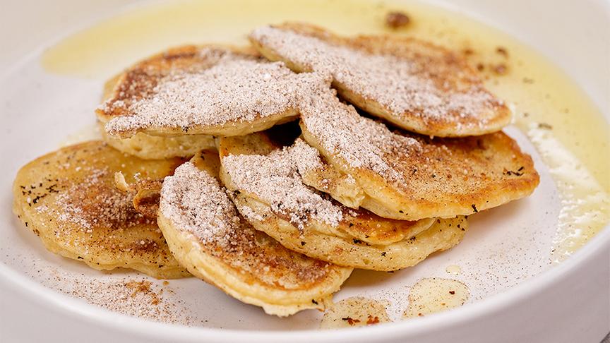 Böhmische Dalken mit Butter und Zimtzucker