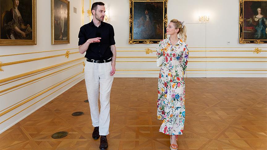 Martin Kašák führt Silvia durch die Burg Bratislava.