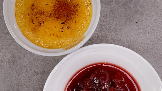 Creme Brûlée mit Zwetschkenröster