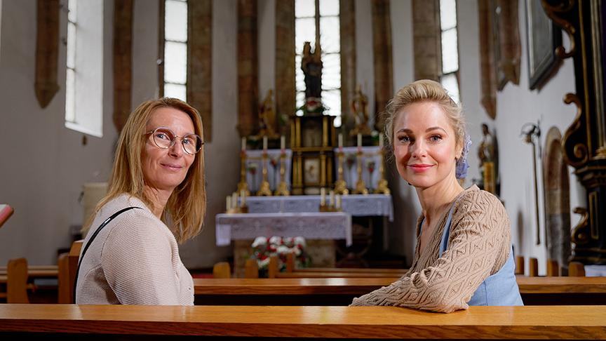 Silvia geht den Dorfgasteiner Dorfrundweg entlang.