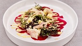 Eingelegte Rote Rüben mit Mayonnaise und Räucherforelle