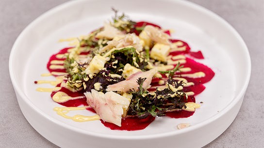 Eingelegte Rote Rüben mit Mayonnaise und Räucherforelle