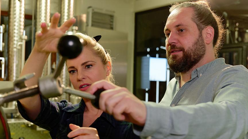 Silvia zu Besuch in der Essigmanufaktur Gölles.